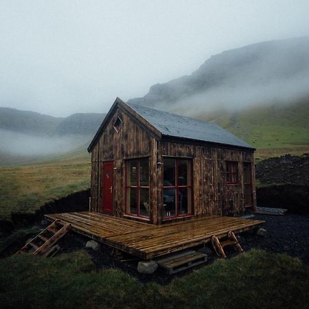 Múlafossur Cottage No 2 by Famous Waterfall in Gásadalur Exterior foto