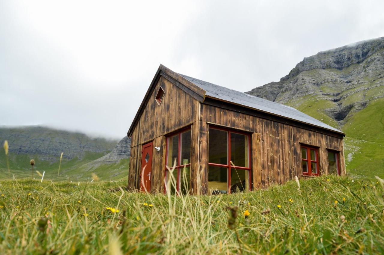 Múlafossur Cottage No 2 by Famous Waterfall in Gásadalur Exterior foto